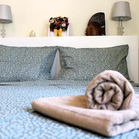 Bright & Cozy For 4 Guests In Centre Φιλιππούπολη