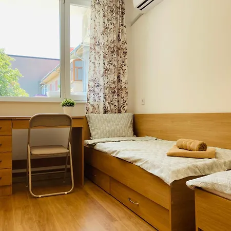 Bright & Cozy For 4 Guests In Centre Φιλιππούπολη