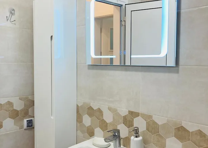 Bright & Cozy For 4 Guests In Centre 아파트 플로브디프